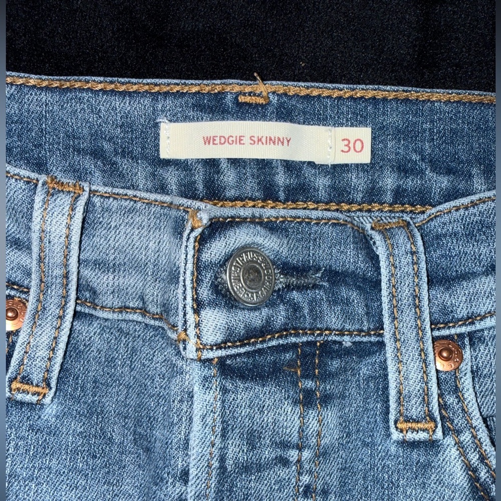Levi's Wedgie Skinny - Picture 2 of 15